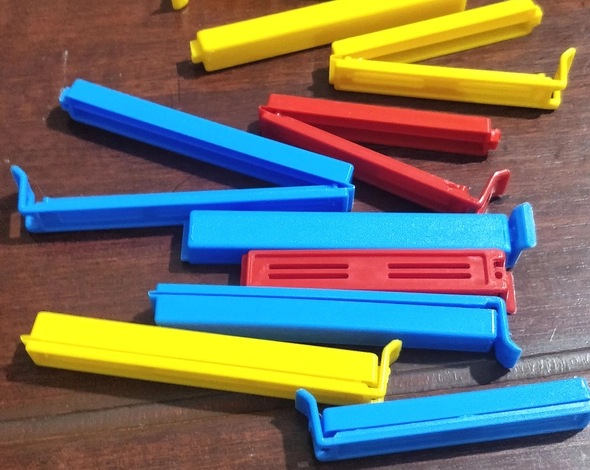 injection molded FMCG sealing clips